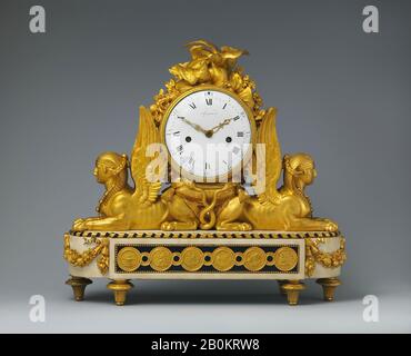 Progettato da François Joseph Belanger, Mantel clock (pendule de cheminée), francese, Parigi, caso attribuito a Pierre Gouthière (francese, Bar-sur-Aube 1732–1813/14 Parigi), Movimento del laboratorio di Jean-Baptiste Lepaute (francese, 1727–1802), e Pierre Henry, chiamato Henry Lepaute (1749–1806), ca. 1783, francese, Parigi, bronzo Dorato, marmo e metallo verniciato; quadrante in smalto; movimento in ottone e acciaio, Totale: 21 × 21 1/2 × 6 1/4 in. (53,3 × 54,6 × 15,9 cm), Orologia Foto Stock