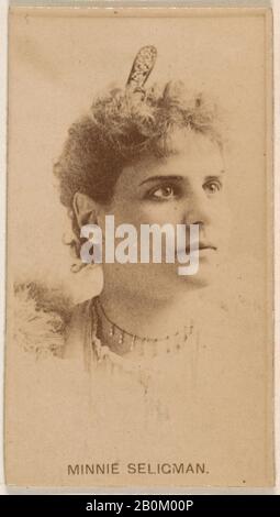 Pubblicato da Kinney Brothers Tobacco Company, Minnie Seligman, dalla serie di Attrici emesse da Kinney Brothers per promuovere Le Sigarette Sweet Caporal, 1890, fotografia Albumen, foglio: 2 1/2 × 1 7/16 in. (6,4 × 3,7 cm Foto Stock