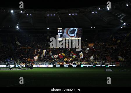 Roma, Italia. 20th Feb 2020. Come sostenitori di Roma durante la partita della UEFA Europa League tra Roma e Gent allo Stadio Olimpico, Roma, Italia, il 20 febbraio 2020.(Foto di UKSP/Espa-Images) Credit: Agenzia fotografica per lo sport europeo/Alamy Live News Foto Stock