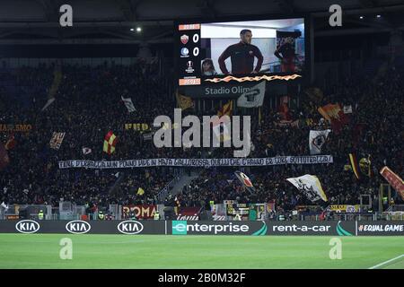 Roma, Italia. 20th Feb 2020. Come sostenitori di Roma durante la partita della UEFA Europa League tra Roma e Gent allo Stadio Olimpico, Roma, Italia, il 20 febbraio 2020.(Foto di UKSP/Espa-Images) Credit: Agenzia fotografica per lo sport europeo/Alamy Live News Foto Stock