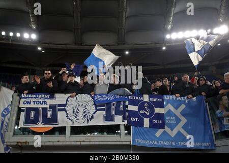 Roma, Italia. 20th Feb 2020. Kaa Gent Supporters durante la partita della UEFA Europa League tra Roma e Gent allo Stadio Olimpico, Roma, Italia, il 20 febbraio 2020.(Foto di UKSP/Espa-Images) credito: Agenzia fotografica per lo sport europeo/Alamy Live News Foto Stock
