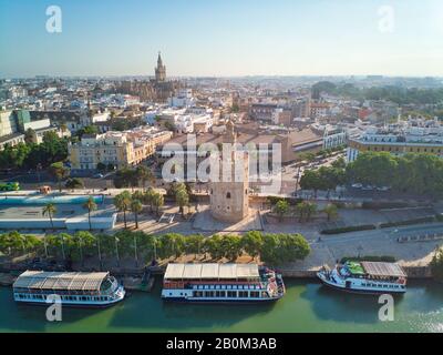 Veduta Aerea Di Torre Del Oro A Siviglia Spagna Foto Stock