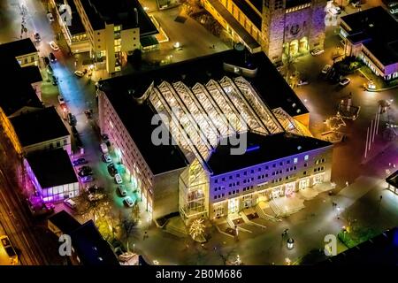 Volo fotografico aereo sull'Unna notturna, la stazione centrale di Unna, la stazione ferroviaria di Unna, l'amministrazione cittadina di Unna, il municipio di Unna, Unna, l'area di Ruhr, Nort Foto Stock