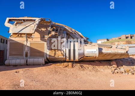 Astronave lasciato dietro dopo aver girato il film 'Pitch Black', che è stato girato a Coober Pedy, South Australia Foto Stock