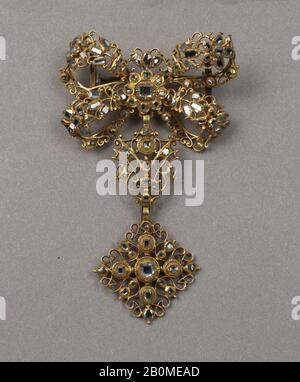 Brooch, probabilmente spagnolo, 18th secolo, probabilmente spagnolo, oro, diamanti, Nel Complesso: 2 3/4 × 3 13/16 in. (7 × 9,7 cm Foto Stock