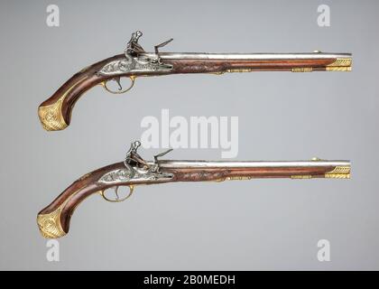 Franz Matzenkopf, Coppia Di Pistole Flintlock Holster, Boemia, Praga, Ca. 1735, Praga, Boemia, Praga, acciaio, legno (noce), lega di rame, oro, L. di ogni 21 pollici. (53,3 cm); L. di ogni barile 14 1/16 in. (35,7 cm); cal. Di ciascuno 0,60 poll. (15,2 mm); Peso di 2018,282,1: 2 lb. 1131 g; Peso 2018,282,2: 2 lb. 1132 g, Pistole-armi da fuoco Foto Stock