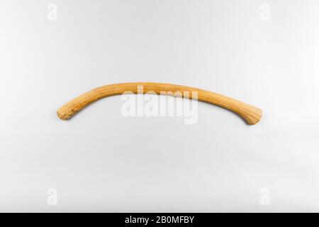 Throw Stick, nuovo Regno, Dinastia 18, Regno Unito di Hatshepsut e Thutmose III, ca. 1479–1458 a.C., Dall'Egitto, dall'alto Egitto, Tebe, Sheikh Abd el-Qurna, Tomba di Senenmut (TT 71), sotto, deposito di armi da caccia, 1935–36, Wood, L. 58,5 cm; Max. 5,5 cm; Th. 1,3 cm Foto Stock