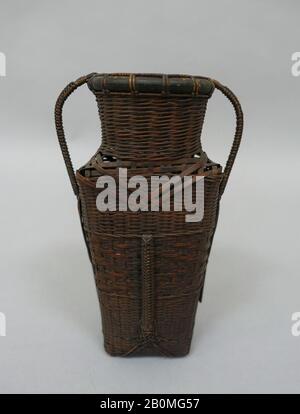 Cestino pensile, Giappone, 19th secolo, Giappone, Rattan o bambù, H. 8 1/4 in. (21 cm), Basketry Foto Stock