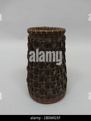 Basket, Giappone, 19th secolo, Giappone, Rattan, H. 9 in. (22,9 cm), Basketry Foto Stock