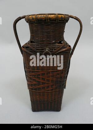 Cestino pensile, Giappone, 19th secolo, Giappone, Rattan o bambù, H. 8 1/4 in. (21 cm), Basketry Foto Stock