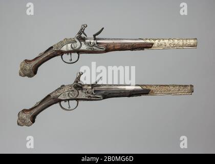Coppia di Pistole Flintlock, Possibilmente albanese, 19th secolo, Possibilmente albanese, acciaio, argento, filo d'argento, 96.5.147; L. 19 in. (48,3 cm); L. del cilindro da 12" (30,5 cm); Cal. 0,65 poll. (16,5 mm); Peso 2 libbre 5,7 once (1068,8 g); 96,5.148; L. 19" (48,3 cm); L. del cilindro da 12" (30,5 cm); Cal. 0,67 poll. (17 mm); Peso 2 libbre 5,8 once (1071.6 G), Firearms-Pistols-Flintlock Foto Stock