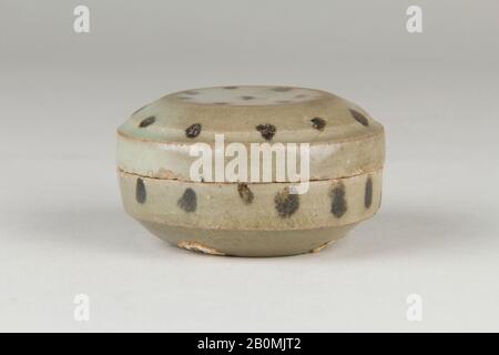 Scatola e Copertura, Corea, dinastia Goryeo (918–1392), Data 13th secolo, Corea, Clay, Diam. 2 3/4 poll. (7 cm), ceramica Foto Stock