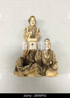 Due figure e un drago, Giappone, 19th secolo, Giappone, Ivory, H. 3 3/8 in. (8,6 cm); W. 2 1/16 in. (5,2 cm); D. 1 5/8 in. (4,1 cm), Netsuke Foto Stock