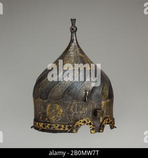 Casco turbante, Turchia, forse Istanbul, in stile Turkman armatura, fine 15th secolo-1st quarto 16th secolo, forse Istanbul, Turchia, forse Istanbul, in stile Turkman armatura, acciaio, ferro, oro, argento, lega di rame, H. 11 3/16 in. (28,5 cm); W. 8 7/8 in. (22,53 cm); Peso 2 libbre 100 ml (1092 g), Caschi Foto Stock