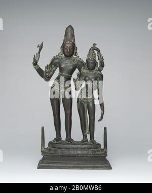 Shiva Che Abbraccia Il Suo Consort, Uma (Alinganamurti), India (Tamil Nadu), periodo di Chola (880–1279), Data fine del 11th secolo, India (Tamil Nadu), lega di rame, H. (38,1 cm); larghezza 8" (20,3 cm); D. di base: 5" (12,7 cm); Peso 6,8 kg, scultura Foto Stock