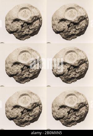 Sealing, Sasanian, Sasanian, Data Ca. 7th secolo d.C., Iran, Qasr-i Abu Nasr, Sasanian, argilla cotta All'Onu, 0,79 pollici. (2,01 cm), guarnizioni a tenuta stagna Foto Stock