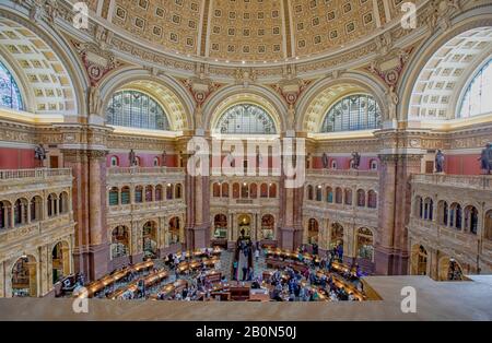 Washington, D.C. - 17 gennaio 2020 - interno della cupola della sala di lettura principale della Biblioteca del Congresso Thomas Jefferson Building. Foto Stock