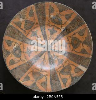 Ciotola, 13th secolo, Attribuita a Iran, Kashan, Stonepaste; glassato, Ceramica Foto Stock