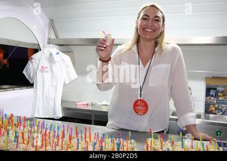 Miami BEACH, Florida - 20 FEBBRAIO: Atmosfera al Miami Wine & Food Festival il 20 febbraio 2020 a Miami Beach, Florida. People: Atmosphere Credit: Storms Media Group/Alamy Live News Foto Stock