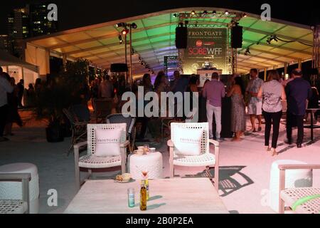 Miami BEACH, Florida - 20 FEBBRAIO: Atmosfera al Miami Wine & Food Festival il 20 febbraio 2020 a Miami Beach, Florida. People: Atmosphere Credit: Storms Media Group/Alamy Live News Foto Stock