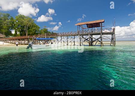 Barca ormeggiata in un molo, Sipadan Island, Malesia Foto Stock