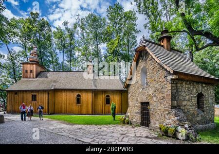 Chiesa Di Nostra Signora di Częstochowa e cappella di pietra cimitero a Zakopane, piccola Polonia, Polonia Foto Stock