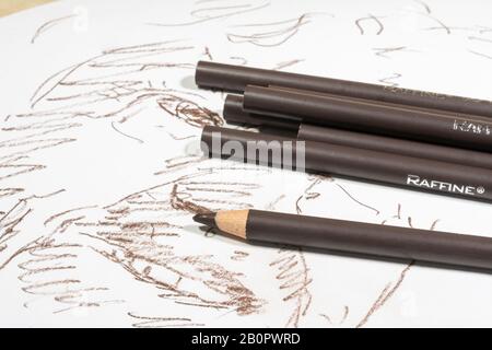 Matite colorate seppia su disegno d'arte Foto Stock
