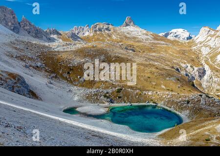 Lago Boedenseen sul lato nord del monte Paternkofel, Dolomiti, Alto Adige Foto Stock