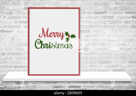 composizione di natale. parola buon natale in cornice foto, sfondo bianco e cornice rossa su scaffale con vintage bianco mattone sfondo e spazio copia Foto Stock