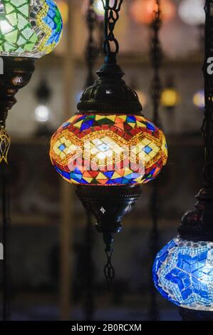In stile tradizionale mosaico Arabo bellissime lampade multicolore Foto Stock