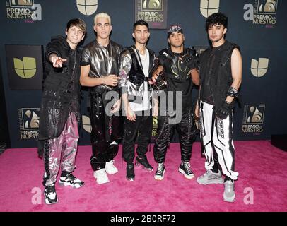 Miami, Florida, Stati Uniti. 20th Feb 2020. CNCO rappresenta un backstage durante il Premio lo Nuestro 2020 di Univision all'AmericanAirlines Arena il 20 febbraio 2020 a Miami, Florida. (Foto di Alberto E. Tamargo/Sipa USA) Credit: Sipa USA/Alamy Live News Foto Stock