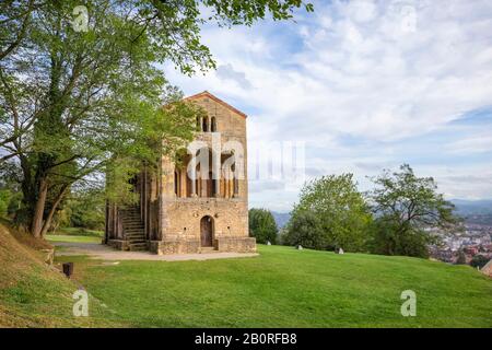 Oviedo, Spagna. Veduta della Chiesa di Santa Maria del Naranco costruita nel 842 Foto Stock