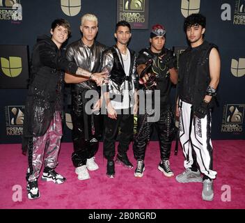 Miami, Florida, Stati Uniti. 20th Feb 2020. CNCO rappresenta un backstage durante il Premio lo Nuestro 2020 di Univision all'AmericanAirlines Arena il 20 febbraio 2020 a Miami, Florida. (Foto di Alberto E. Tamargo/Sipa USA) Credit: Sipa USA/Alamy Live News Foto Stock