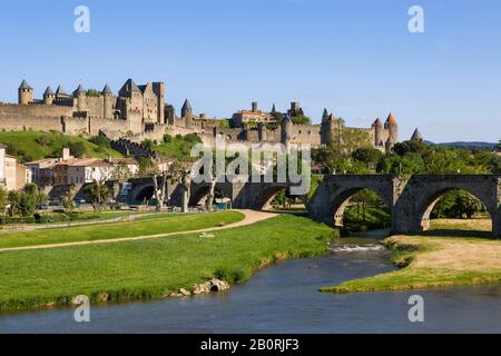 Patrimonio dell'umanità dell'UNESCO, fiume Aude, città fortificata medievale, Carcassonne, dipartimento dell'Aude, Languedoc-Rousillon, Francia Foto Stock