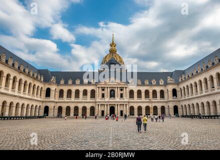 Cortile della casa per disabili, Hotel des Invalides, Parigi, Ile-de-France, Francia Foto Stock