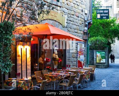 Patrimonio dell'umanità dell'UNESCO, città fortificata medievale, ristorante nella città vecchia, Carcassonne, Dipartimento Aude, Languedoc-Rousillon, Francia Foto Stock