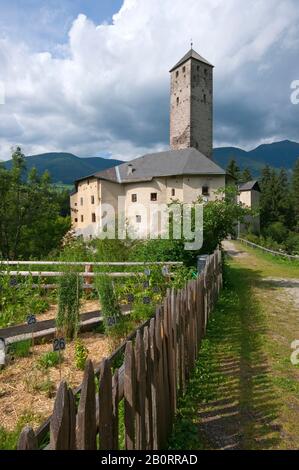 Castello di Monguelfo, Castello di Welsperg, Val Pusteria, Trentino Alto Adige, Italia Foto Stock