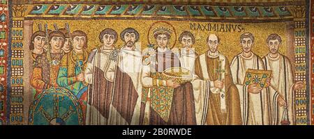 Mosaico raffigurante l'imperatore Giustiniano I. bizantina mosaici romani della Basilica di San Vitale a Ravenna, Italia. Decorazione a mosaico pagato dall imperatore J Foto Stock