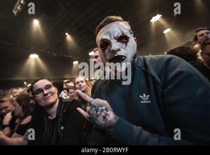 Copenaghen, Danimarca. 20th Feb, 2020. I partecipanti al concerto partecipano a un concerto dal vivo con la band americana di heavy metal Slipknot alla Royal Arena di Copenhagen. (Photo Credit: Gonzales Photo/Nikolaj Bransholm/Alamy Live News Foto Stock