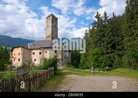 Castello di Monguelfo, Castello di Welsperg, Val Pusteria, Trentino Alto Adige, Italia Foto Stock