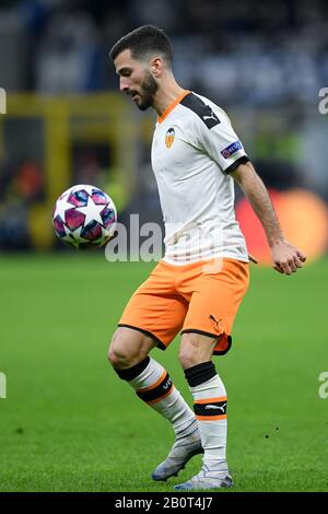 Jose Gaya di Valencia durante la partita della UEFA Champions League Round di 16 tra Atalanta e Valencia, presso lo Stadio San Siro di Milano, il 19 febbraio 2020. Foto Di Giuseppe Maffia. Foto Stock