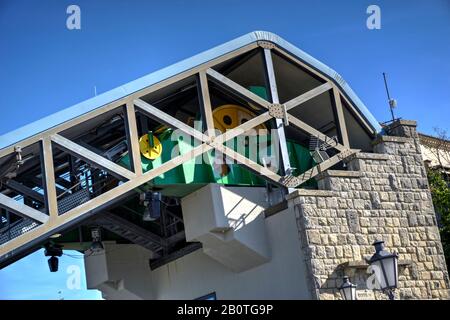 San Marino, San Marino - 19 ottobre 2019: Meccanismo di trasmissione e alloggiamento per cable car Foto Stock