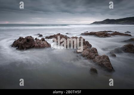 Spiaggia di Combesgate e Morte Point sulla costa nord del Devon a Woolacombe, Inghilterra. Foto Stock