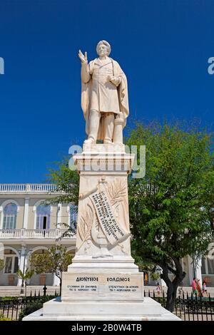 Memoriale, statua in onore di Dionysios Solomos, un aristocratico greco e enser, a Platia Dionysiou Solomou, Zante città, isola di Zante, Grecia Foto Stock