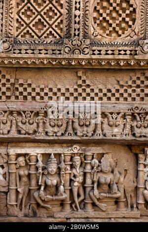 Vecchia meraviglia architettonica Stepwell a Rani ki Vav a Patan, Gujarat, India, Asia. Foto Stock