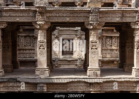 Vecchia meraviglia architettonica Stepwell a Rani ki Vav a Patan, Gujarat, India, Asia. Foto Stock