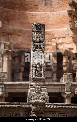 Vecchia meraviglia architettonica Stepwell a Rani ki Vav a Patan, Gujarat, India, Asia. Foto Stock