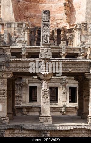 Vecchia meraviglia architettonica Stepwell a Rani ki Vav a Patan, Gujarat, India, Asia. Foto Stock