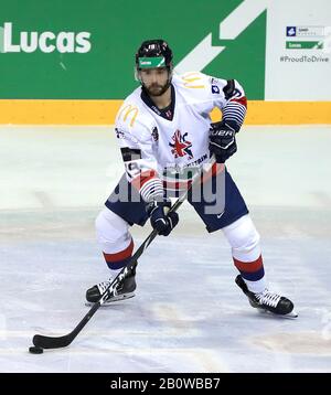 Luke Ferrara della Gran Bretagna durante l'incontro olimpico di pre-qualifica Round Tre gruppo J alla Motorpoint Arena di Nottingham. Foto Stock