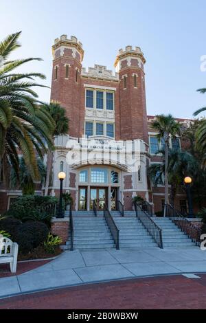 Tallahassee, FL / USA - 15 febbraio 2020: Westcott Building e Ruby Diamond Auditorium nel campus della Florida state University Foto Stock